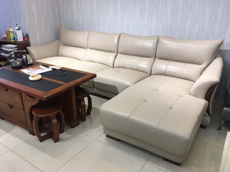 舊沙發(fā)別忙扔，沙發(fā)換皮是勤儉持家的不二之選，自己翻新沙發(fā)也行