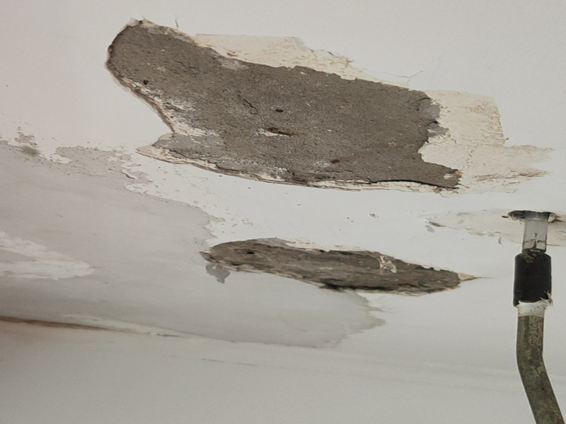 頂面墻面反水固化：1、表面處理：剛施工好的地面不要立馬涂地坪漆，地面灰塵、污漬要清理干凈；2、噴涂環(huán)氧封閉底涂料：如果地坪標(biāo)間有間隙，較為粗糙，要對(duì)地坪表面處理干凈再進(jìn)行涂抹；3、地坪漆配置：在地坪漆加入稀釋劑，使它滲透到地面內(nèi)層、增加防透性。