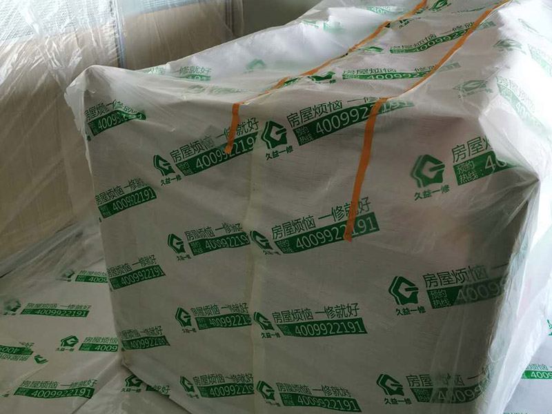 全屋家具成品保護:滿鋪成品瓦楞紙板，再用干凈彩條布滿鋪在普通石膏板上，在彩條布交接處及轉(zhuǎn)角處用膠帶固定，也可選用木芯板或三夾板。材料選用視上人、車情況而定。 用原門框保護膜，或者多層板或密度板，報紙，美紋紙保護。