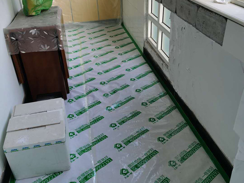 全屋家具成品保護:滿鋪成品瓦楞紙板，再用干凈彩條布滿鋪在普通石膏板上，在彩條布交接處及轉(zhuǎn)角處用膠帶固定，也可選用木芯板或三夾板。材料選用視上人、車情況而定。 用原門框保護膜，或者多層板或密度板，報紙，美紋紙保護。