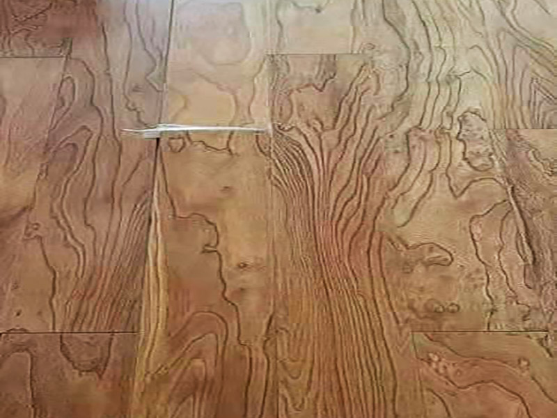 木地板維修翻新：把地板裂縫中的灰塵清理干凈，裂縫周邊貼上美紋紙。用注射器把安環(huán)密封膠填滿裂縫，用刮板刮平，美紋紙揭掉。修補材料固化后，一定要有彈性，室內溫度變化裂縫大小會變化；固化后會因裂縫漲縮產生脫落或開裂不能防塵。