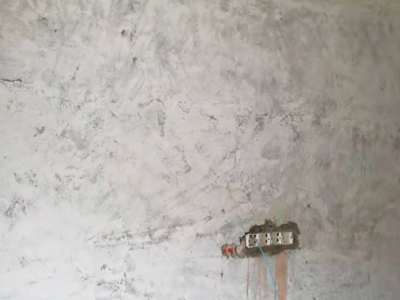 全屋電路改造：電路是家居裝飾中的隱藏工程，是家居裝飾的必然步驟。彈好平行與垂直線開槽，放好開關插座底盒，而開關插座底合安裝要彈水平線開槽，廚衛(wèi)間須根據設計的使用功能進行彈線開槽。布線都是使用線管進行暗埋，電線需要并頭連接，不能隨便連接，接頭處需要使用按壓接線法，線接好之后，使用絕緣膠布包住。