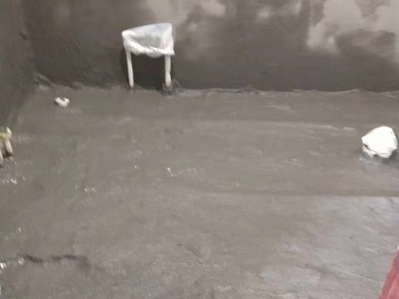 衛(wèi)生間貼磚裝修:衛(wèi)生間貼磚的流程首先先清掃地面，水泥砂漿找平，接著再定標(biāo)高，彈線，地磚進(jìn)水，攤鋪水泥砂漿，鋪貼石磚，最后灌縫，白水泥或者填縫劑都可以，或者做專業(yè)的美縫。