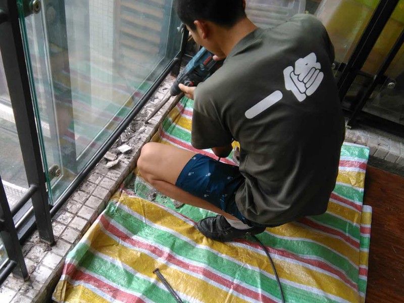 鋁合金門窗修理,為保證鋁合金門窗的使用壽命，介紹幾點(diǎn)應(yīng)對(duì)其進(jìn)行必要的維護(hù)和保養(yǎng)