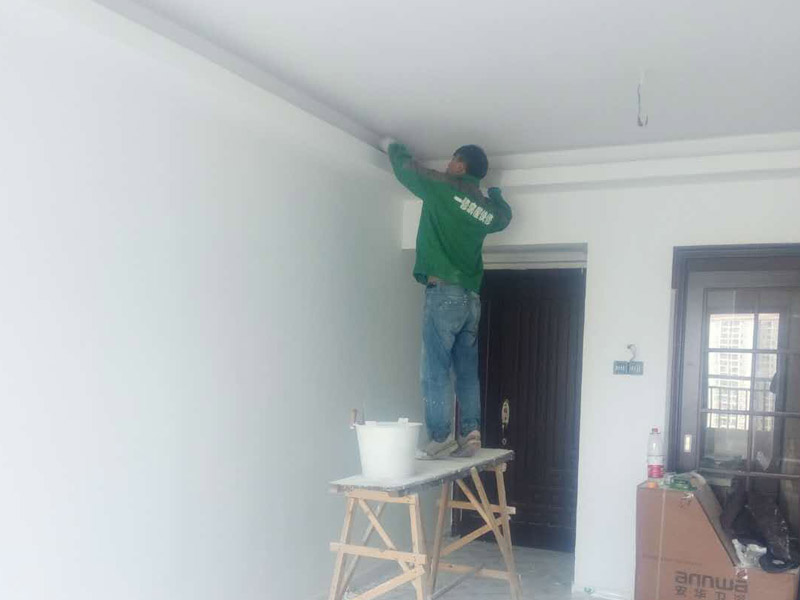 福州粉刷墻壁要注意什么，福州粉刷墻壁后又起皮發(fā)霉開裂怎么辦