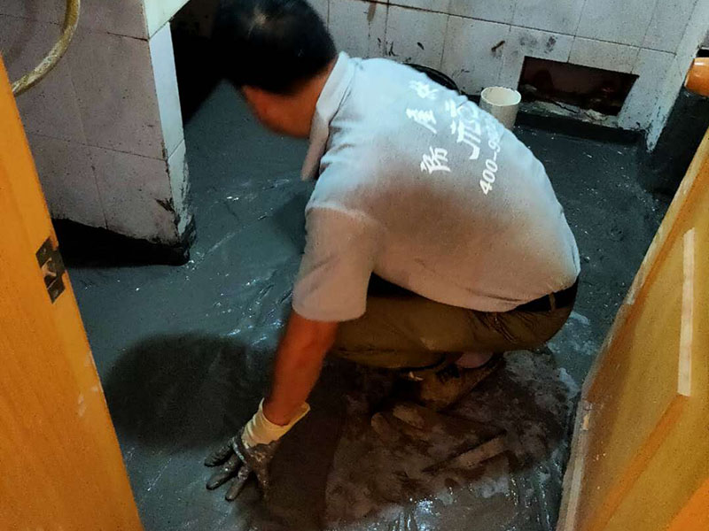 南京當(dāng)?shù)匮b修公司上門，免砸磚衛(wèi)生間防水補(bǔ)漏價(jià)格是多少