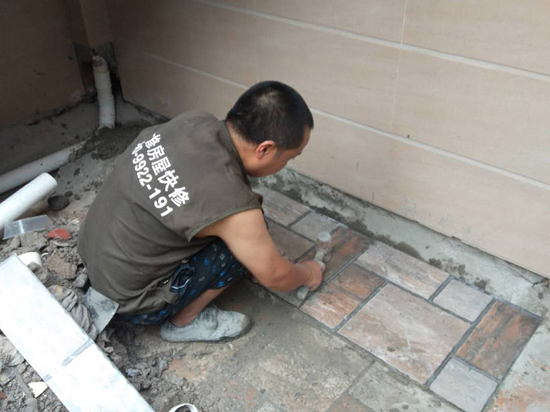 瓷磚裂縫是如何造成的，需要衛(wèi)生間瓷磚裂縫修復怎么找人