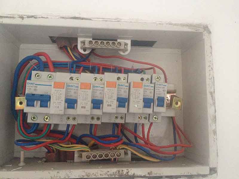 家里跳閘了推上去沒(méi)電，可能是出現(xiàn)了漏電保護(hù)器或者線(xiàn)路漏電的問(wèn)題