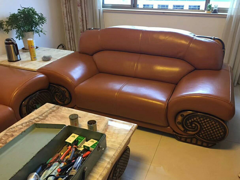 舊沙發(fā)別忙扔，沙發(fā)換皮是勤儉持家的不二之選，自己翻新沙發(fā)也行