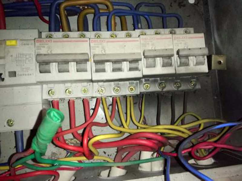  用電高峰期停電很苦惱，電表顯示跳閘怎么恢復(fù)這樣解決好