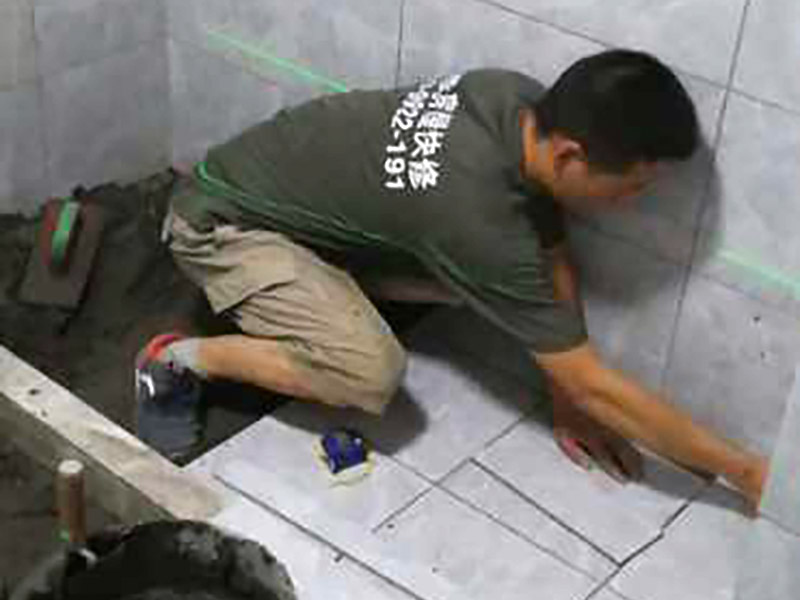 靠譜的西安裝修公司，如何處理衛(wèi)生間滲水到隔壁房間的情況