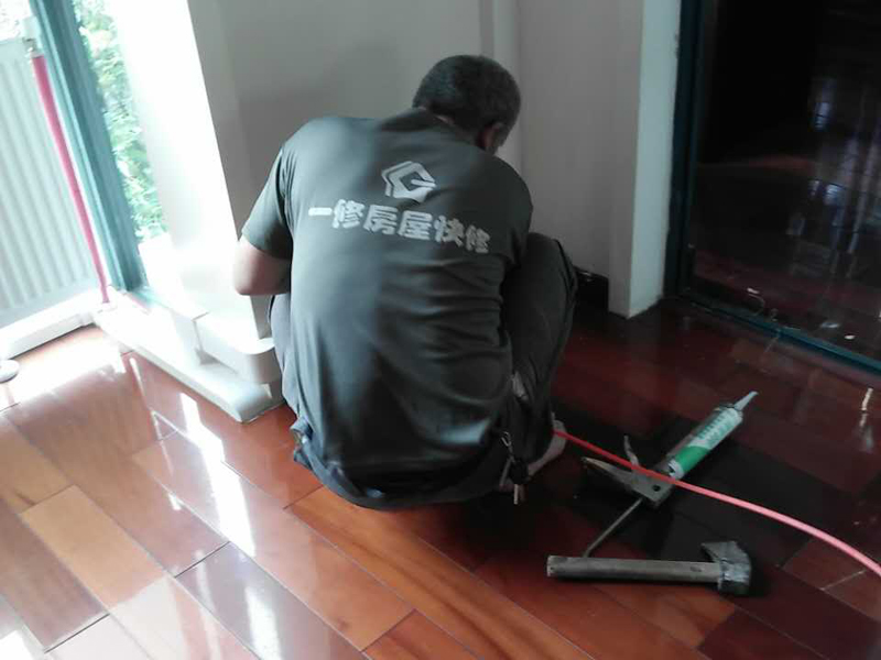 踢腳線安裝知識科普，實(shí)木踢腳線應(yīng)留伸