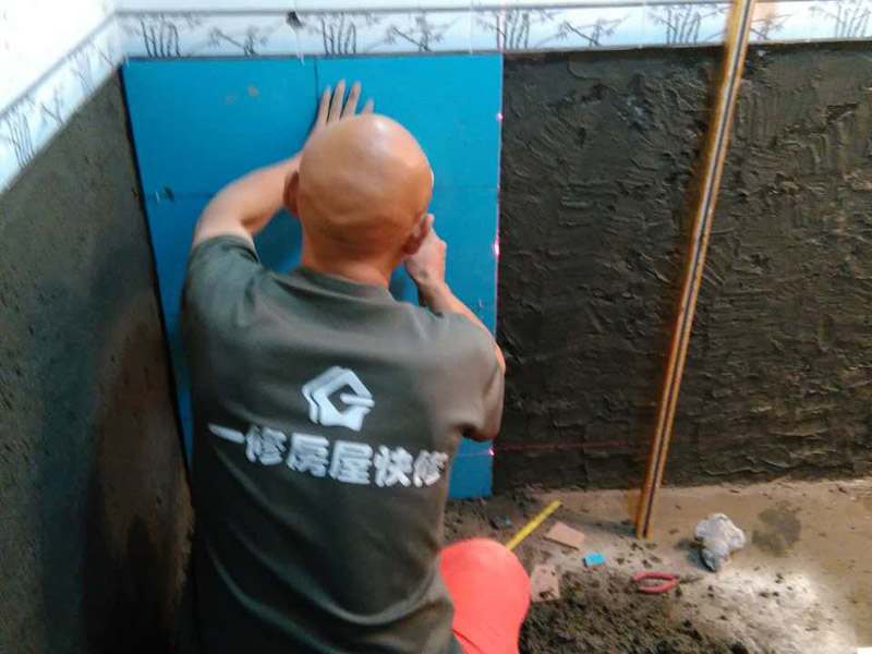 空鼓瓷磚修補(bǔ)，瓷磚中部空鼓需撬磚重鋪
