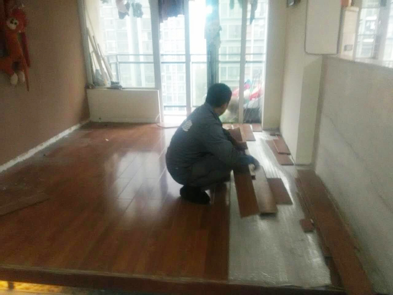 貼地板磚多少錢一平方？貼地板磚一平方多少錢？